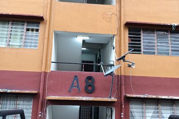 Pangsapuri Putra Permai A at Taman Equine Seri Kembangan