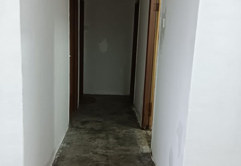 Pangsapuri Putra Permai A at Taman Equine Seri Kembangan