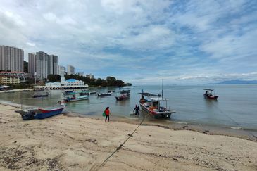 Penang Island Double-Story Bungalow with Sea Access For Sale FREEHOLD