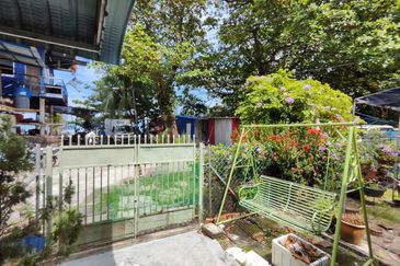 Penang Island Double-Story Bungalow with Sea Access For Sale FREEHOLD