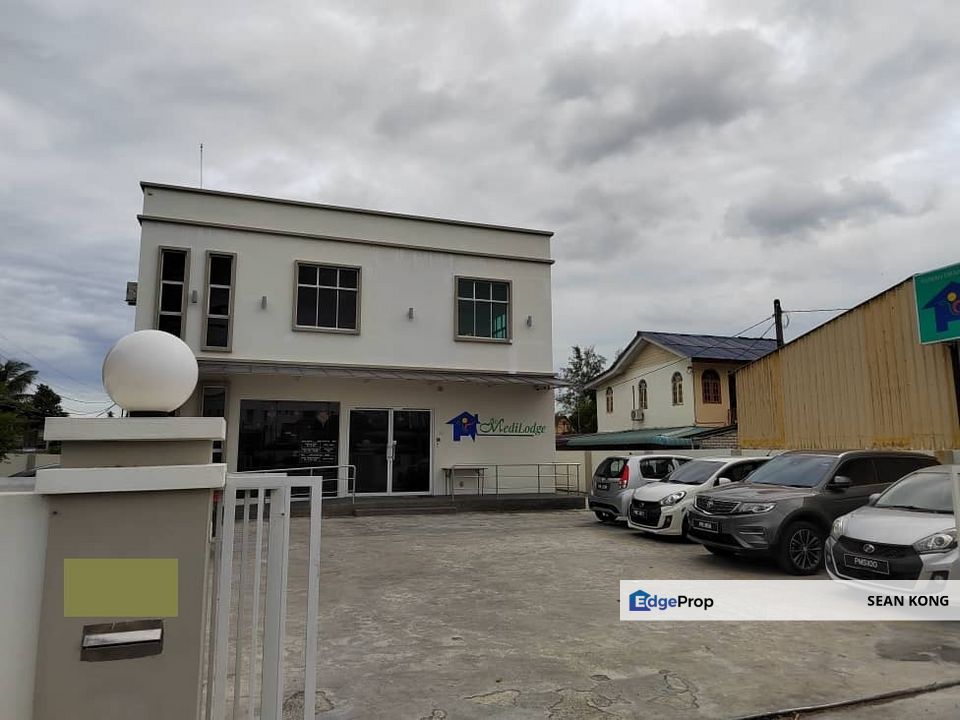 🏢 FOR SALE: 2-Storey Commercial Bungalow @ Bayan Lepas 📍 Jalan Sultan Azlan Shah | 🚗 Ample Carparks | 🌟 Prime Main Road Frontage, Penang, Bayan Baru