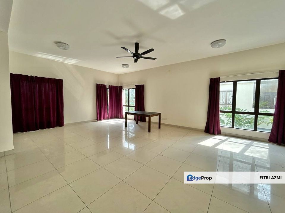Spacious Hall& Builtup 2.5 Storey Bungalow, Saujana Villa, Taman Prima Saujana, Kajang, Selangor, Kajang