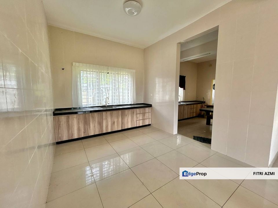 Spacious Hall& Builtup 2.5 Storey Bungalow, Saujana Villa, Taman Prima Saujana, Kajang, Selangor, Kajang