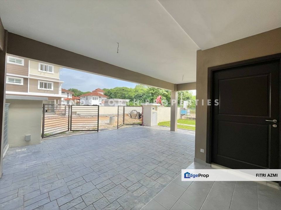 3-STOREY SEMI-D WITH SPACIOUS BUILTUP AND EXTRA LAND @ SG RAMAL DALAM, KAJANG , Selangor, Kajang