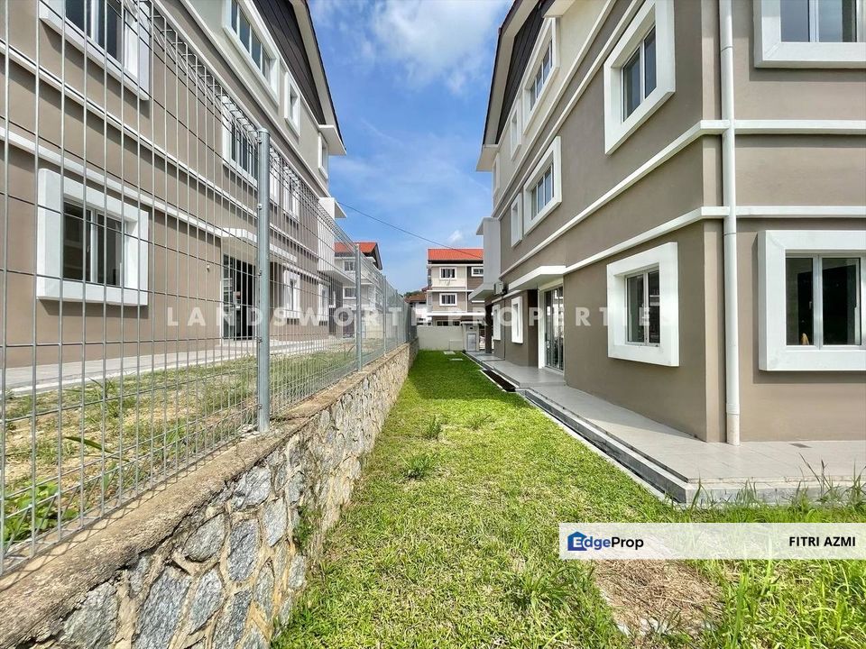 3-STOREY SEMI-D WITH SPACIOUS BUILTUP AND EXTRA LAND @ SG RAMAL DALAM, KAJANG , Selangor, Kajang
