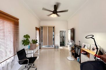 Nicely keep facing to Majestic Hilltop View Par 4 Hole 6 in Bangi Golf Resort