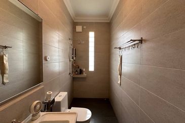 Nicely keep facing to Majestic Hilltop View Par 4 Hole 6 in Bangi Golf Resort