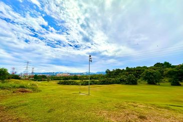 Nicely keep facing to Majestic Hilltop View Par 4 Hole 6 in Bangi Golf Resort