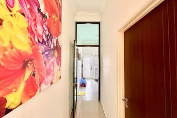 Nicely keep facing to Majestic Hilltop View Par 4 Hole 6 in Bangi Golf Resort