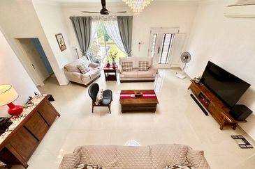 Nicely keep facing to Majestic Hilltop View Par 4 Hole 6 in Bangi Golf Resort