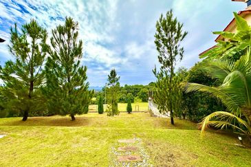 Nicely keep facing to Majestic Hilltop View Par 4 Hole 6 in Bangi Golf Resort