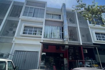 3 Storey Shop Lot FACING MAIN ROAD @ TTDI Grove, Kajang FOR SALE 