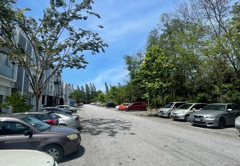 3 Storey Shop Lot FACING MAIN ROAD @ TTDI Grove, Kajang FOR SALE 
