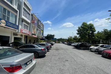 3 Storey Shop Lot FACING MAIN ROAD @ TTDI Grove, Kajang FOR SALE 