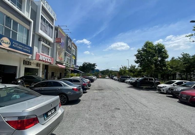 3 Storey Shop Lot FACING MAIN ROAD @ TTDI Grove, Kajang FOR SALE 