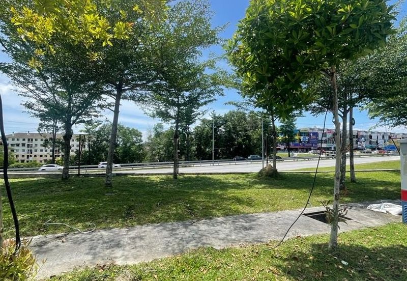 3 Storey Shop Lot FACING MAIN ROAD @ TTDI Grove, Kajang FOR SALE 