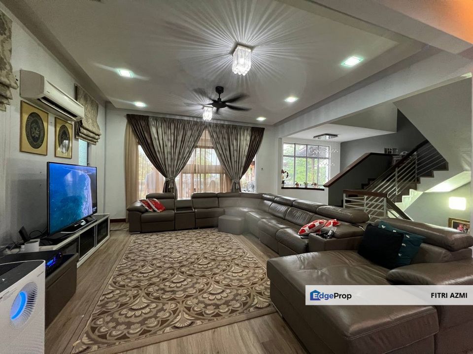 FACING OPEN 2.5 STOREY SEMI-D SAUJANA VILLA KAJANG, Selangor, Kajang