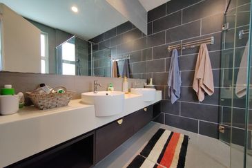 Parkfield Residences, Tropicana Heights