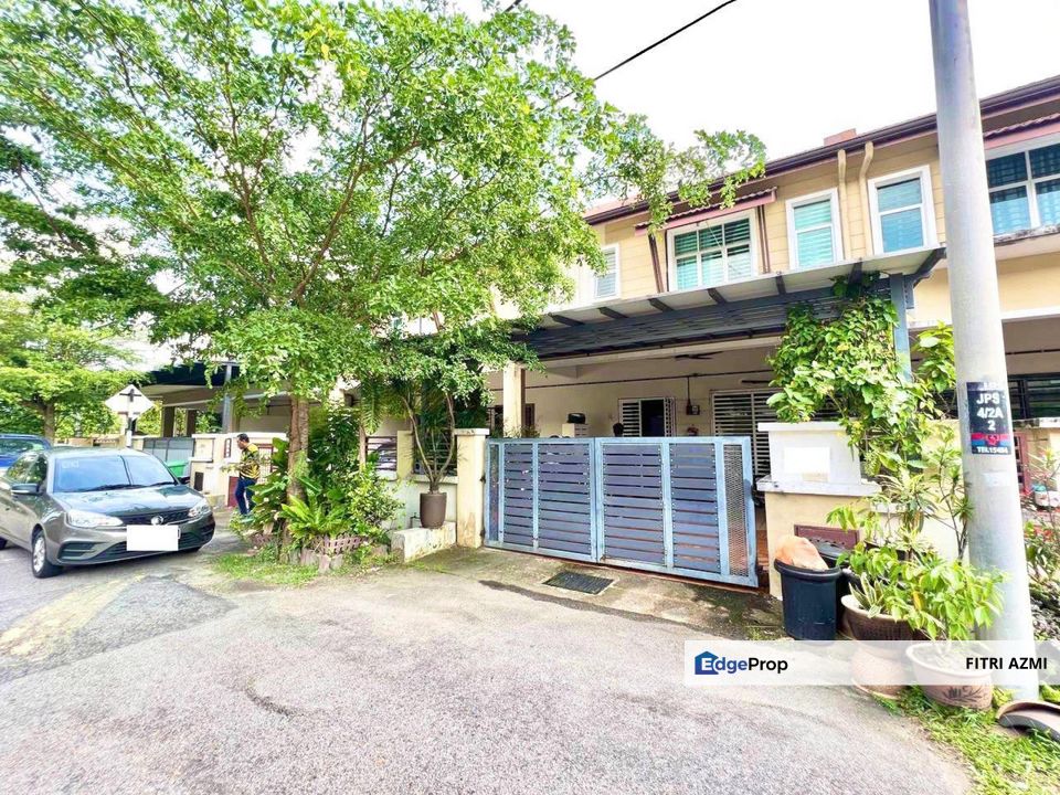 SPACIOUS & RENOVATED DOUBLE STOREY TERRACE, TAMAN PUNCAK SAUJANA KAJANG, Selangor, Kajang