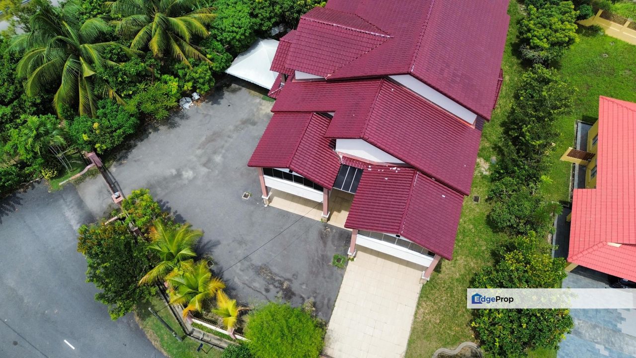 BANGLO 3 TINGKAT TANAH LUAS DI DESA PINGGIRAN PUTRA SG MERAB, Selangor, Kajang