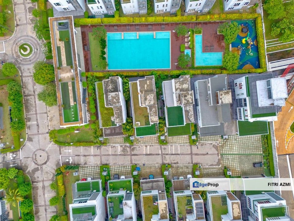 LAKEFRONT VILLA, CYBERJAYA 2.5 STOREY BUNGALOW HOUSE FACING DIRECT SWIMMING POOL | FREEHOLD | 5 BEDROOM 6 BATHROOM , Selangor, Cyberjaya