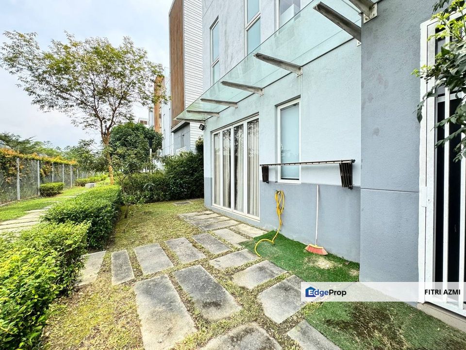 LAKEFRONT VILLA, CYBERJAYA 3 STOREY LINK BUNGALOW | HUGE & SPACIOUS WITH PRIVATE GARDEN | FREEHOLD, Selangor, Cyberjaya