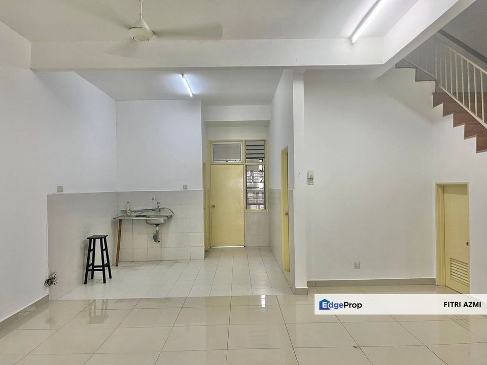 PHASE 3, TAMAN SUTERA 3, KAJANG DOUBLE STOREY TERRACE | REFURBISHED | FREEHOLD INDIVIDUAL TITLE , Selangor, Kajang