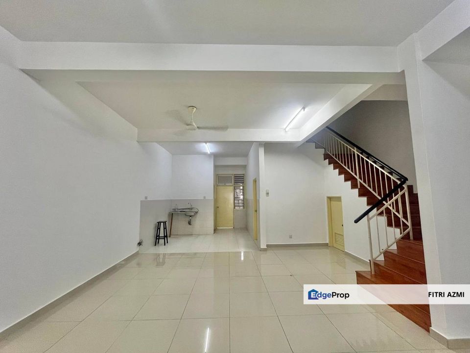 PHASE 3, TAMAN SUTERA 3, KAJANG DOUBLE STOREY TERRACE | REFURBISHED | FREEHOLD INDIVIDUAL TITLE , Selangor, Kajang