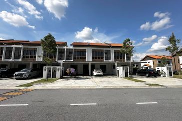 Setia Warisan Tropika (Belladonna)