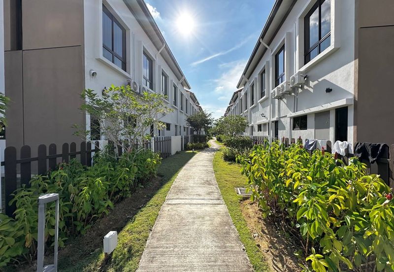 Setia Warisan Tropika (Belladonna)