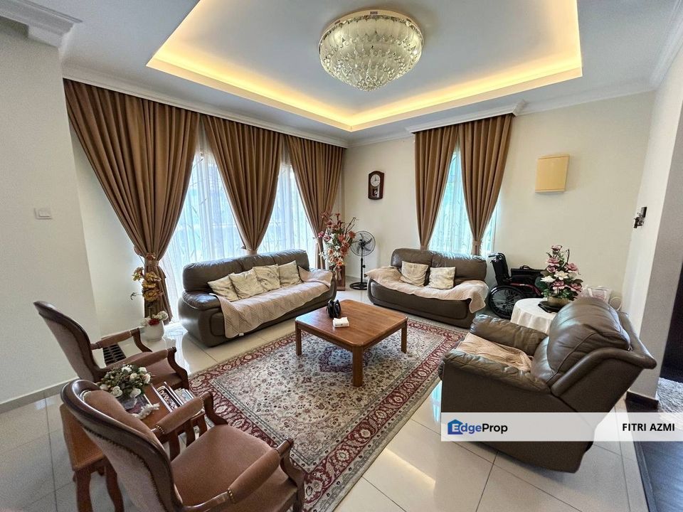 DESA PINGGIRAN PUTRA KAJANG | DOUBLE STOREY BUNGALOW | RENOVATED & PARTIALLY FURNISHED | NEARBY PUTRAJAYA, Selangor, Kajang