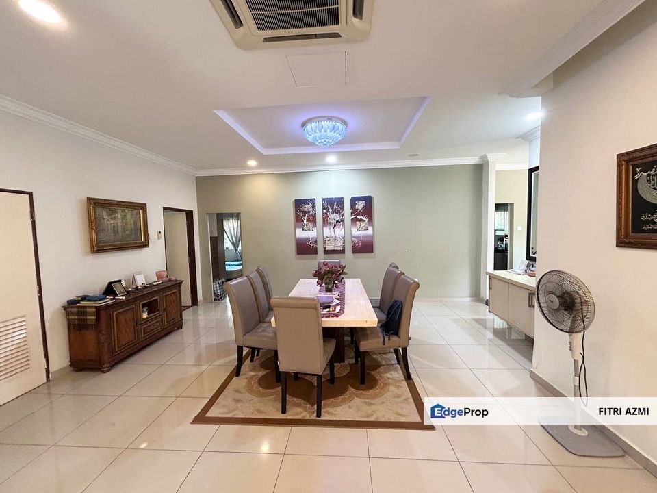 DESA PINGGIRAN PUTRA KAJANG | DOUBLE STOREY BUNGALOW | RENOVATED & PARTIALLY FURNISHED | NEARBY PUTRAJAYA, Selangor, Kajang