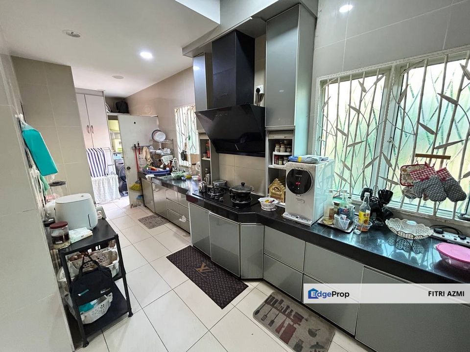 DESA PINGGIRAN PUTRA KAJANG | DOUBLE STOREY BUNGALOW | RENOVATED & PARTIALLY FURNISHED | NEARBY PUTRAJAYA, Selangor, Kajang