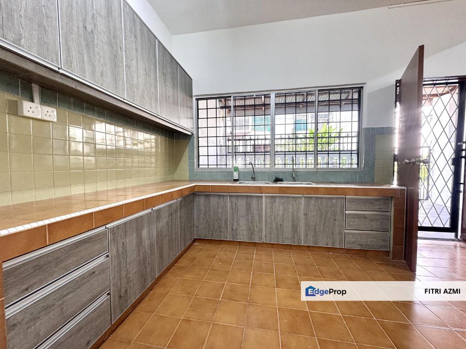 TAMAN JELITA, KAJANG | DOUBLE STORY TERRACE | WALKING DISTANCE TO MRT 🚉 | RENOVATED & EXTENDED UNIT, Selangor, Kajang