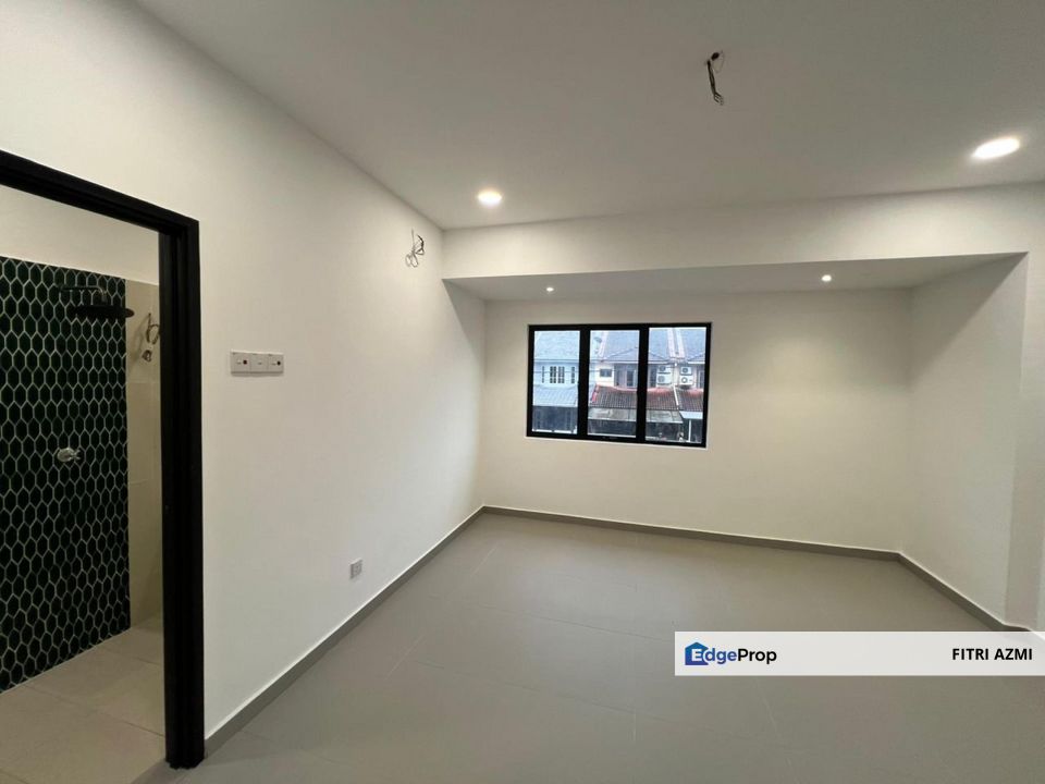 TAMAN PUCHONG UTAMA PU9 | DOUBLE STOREY TERRACE HOUSE | REFURBISHED & RENOVATED UNIT | FREEHOLD, Selangor, Puchong