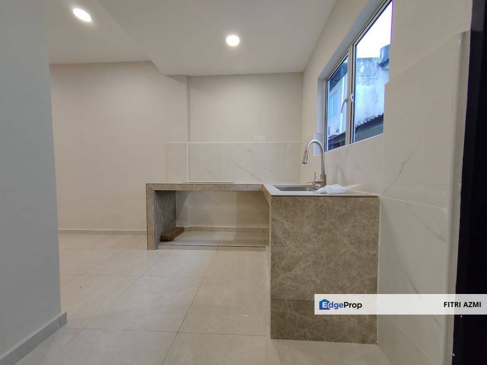 TAMAN PUCHONG UTAMA 10 @ PUCHONG | DOUBLE STOREY TERACCE | FACING OPEN | REFURBISHED & EXTEND, Selangor, Puchong