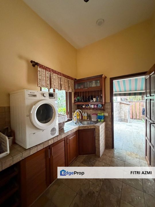 COUNTRY HEIGHTS @ KAJANG | DOUBLE STOREY VILLA | FREEHOLD | PARTIALLY FURNISHED , Selangor, Country Heights