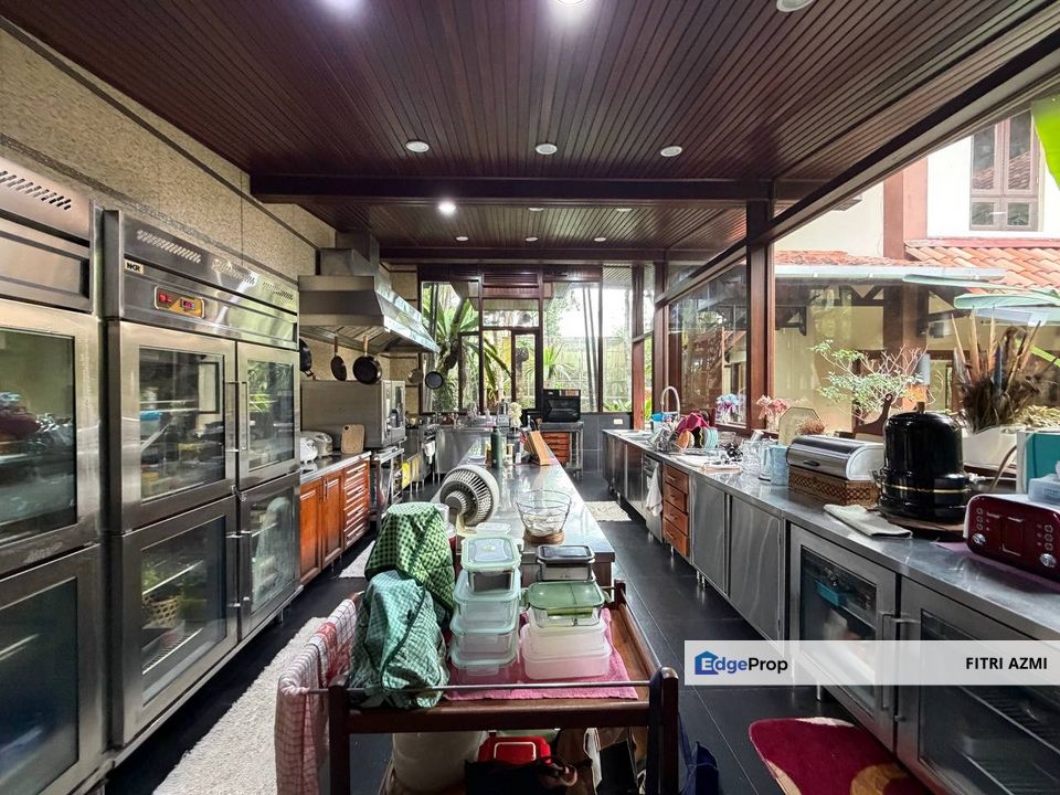 COUNTRY HEIGHTS @ KAJANG | DOUBLE STOREY VILLA | FREEHOLD | PARTIALLY FURNISHED , Selangor, Country Heights