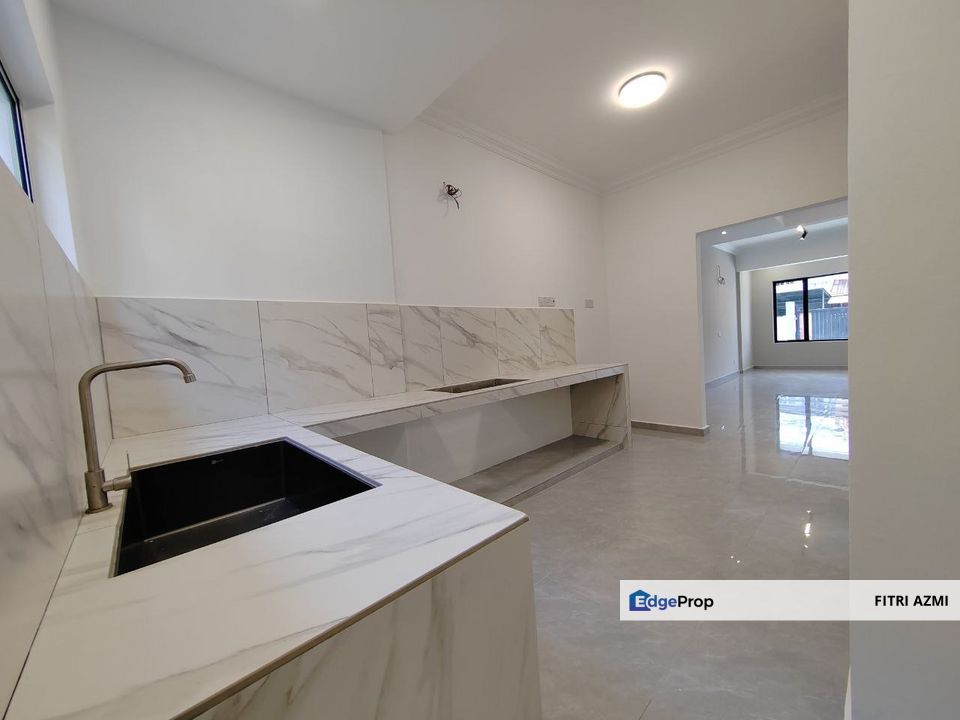 TAMAN PUCHONG UTAMA 9 @ PUCHONG | DOUBLE STOREY TERRACE | FREEHOLD | REFURBISHED & EXTENDED UNIT, Selangor, Puchong