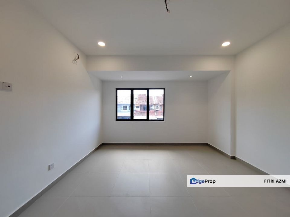 TAMAN PUCHONG UTAMA 9 @ PUCHONG | DOUBLE STOREY TERRACE | FREEHOLD | REFURBISHED & EXTENDED UNIT, Selangor, Puchong