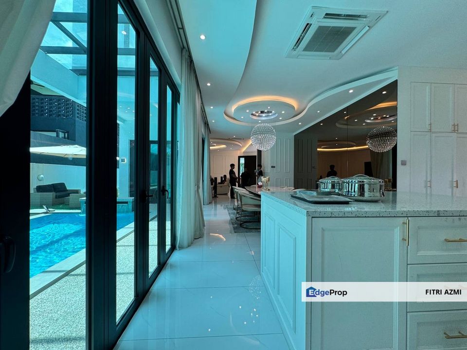 COUNTRY HEIGHTS @ KAJANG | 3 STOREY BUNGALOW | FREEHOLD | MODERN DESIGN | FULLY FURNISHED , Selangor, Country Heights