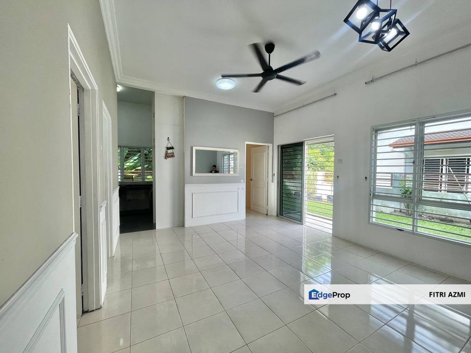 SEKSYEN 29 SHAH ALAM | SINGLE STOREY SEMI-D | LOFT FEATURES | GOOD CONDITION | EASY ACCESS TO MAIN ROAD , Selangor, Shah Alam