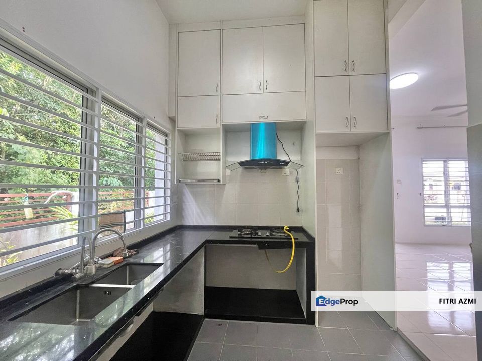 SEKSYEN 29 SHAH ALAM | SINGLE STOREY SEMI-D | LOFT FEATURES | GOOD CONDITION | EASY ACCESS TO MAIN ROAD , Selangor, Shah Alam