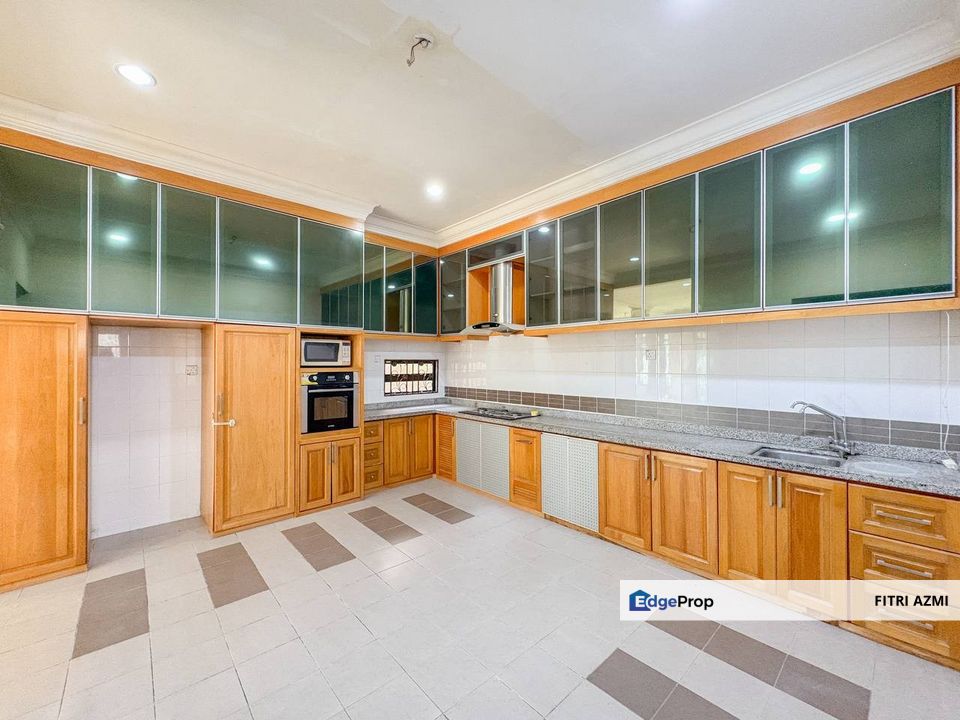 PUNCAK BANGI SEKSYEN 6 @ BANDAR BARU BANGI | 2.5 STOREY SEMI-D | GATED & GUARDED | 2 PARKING LOT, Selangor, Bangi