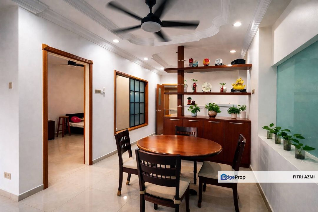 VILLA RIMBAWAN @ SERI KEMBANGAN | DOUBLE STOREY SEMI-D | EXTENDED & RENOVATED | GATED & GUARDED, Selangor, Puchong South