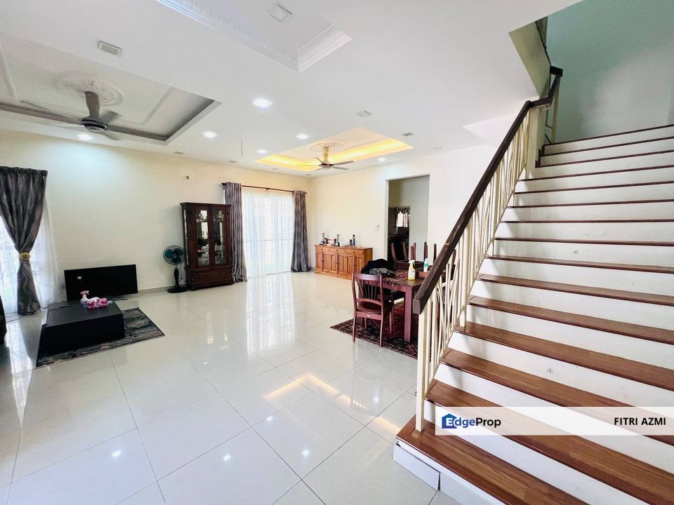 SAUJANA IMPIAN @ KAJANG | 2 STOREY SEMI-D | BIG EXTRA LAND | PARTLY FURNISHED | GATED & GUARDED, Selangor, Kajang