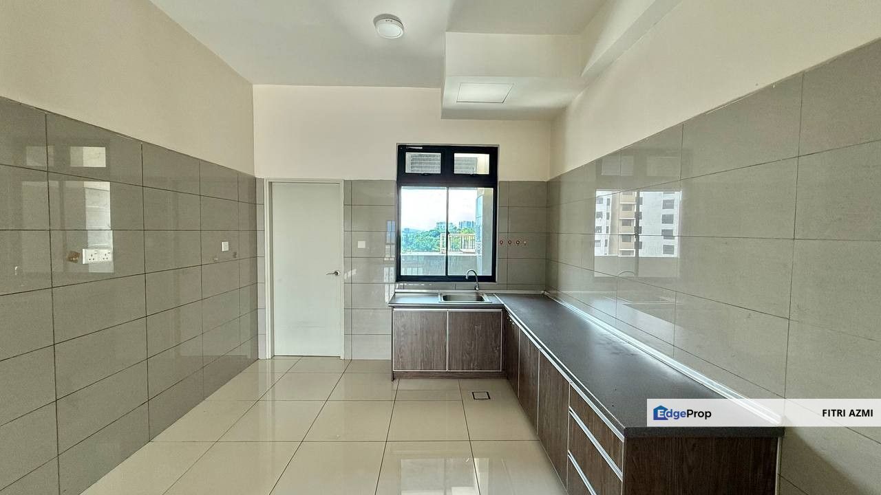 LAKE VISTA RESIDENCE @ BTHO CHERAS | BIGGEST SIZE | CHEAPEST CORNER | DOUBLE SIZE MASTER BEDROOM, Selangor, Cheras