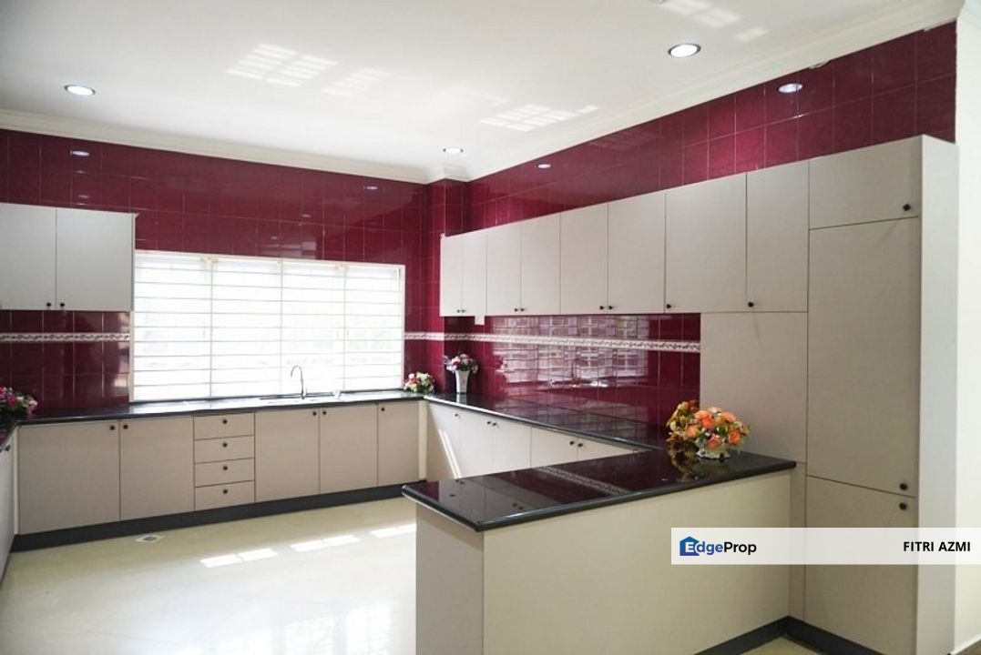 COUNTRY HEIGHTS @ KAJANG | 3 STOREY BUNGALOW | PARTLY FURNISHED | SPACIOUS CAR PORCH | PRIVATE POOL, Selangor, Country Heights