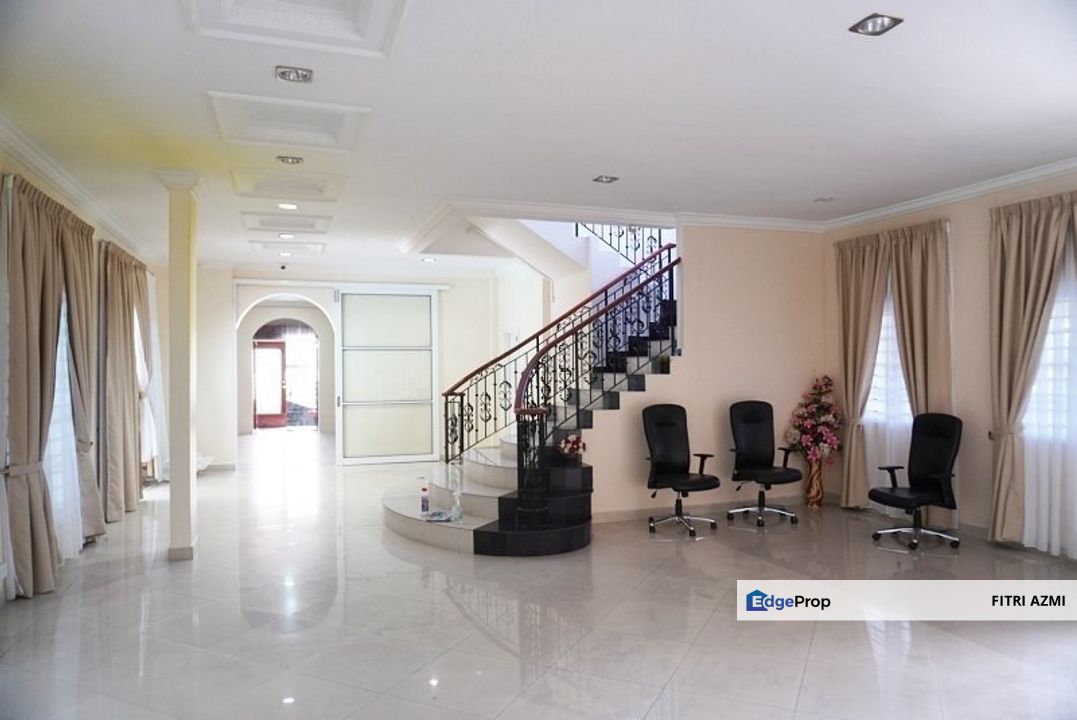 COUNTRY HEIGHTS @ KAJANG | 3 STOREY BUNGALOW | PARTLY FURNISHED | SPACIOUS CAR PORCH | PRIVATE POOL, Selangor, Country Heights