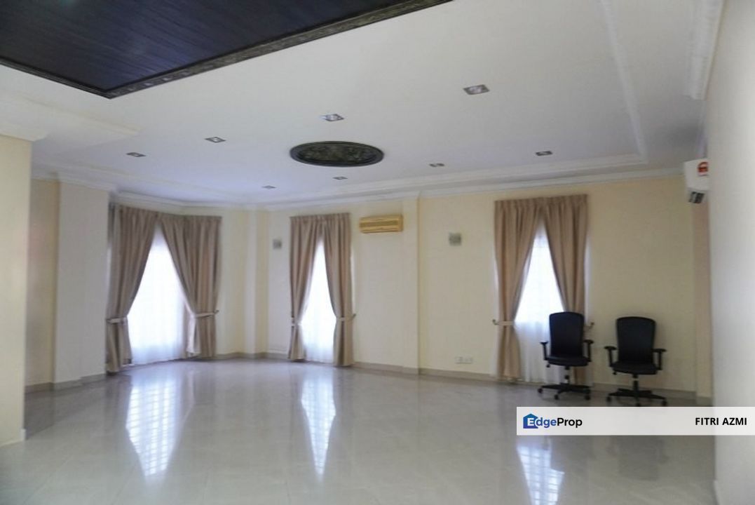 COUNTRY HEIGHTS @ KAJANG | 3 STOREY BUNGALOW | PARTLY FURNISHED | SPACIOUS CAR PORCH | PRIVATE POOL, Selangor, Country Heights